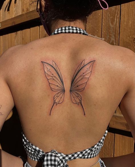 汉娜 | Sorry Mom Studio on Instagram: “I think i really enjoy doing back pieces? I absolutely love how these fairy wings turned out for Nikita 🧚‍♀️✨ • • • #tattooer #fairycore…” Aesthetic Tattoo Back, Fairy Wing Tattoos, Butterfly Wing Tattoo, Wing Tattoos On Back, Borboleta Tattoo, Spine Tattoo Ideas, Sorry Mom, Wing Tattoo, Fairy Tattoo