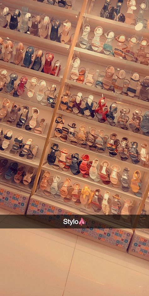 Wedding Shopping Snapchat Story, Shopping Streaks, Simple Snap Ideas, Fake Shopping Snaps, Shopping Snapchat Story, Shopping Snap Story, Shopping Snap, Stylo Shoes, Fake Clothes