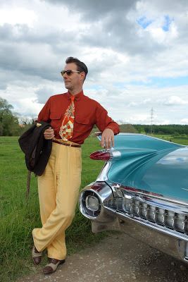 From French blog, LOST IN THE 50's: June 2017: "In love with the 40's-50's, I live my everyday in my vintage world: home, cars, clothes and even husband (yes, my husband is a vintage one...)!!!" - ha ha! #vintagemenswear #vintagemensfashion #vintagefashion 50s Husband, 50s Couple Costume, 1950s Husband, 50s Couple, Thanksgiving Photoshoot, Cars Clothes, Rockabilly Outfits, Modern Pinup, Vintage Mens Fashion