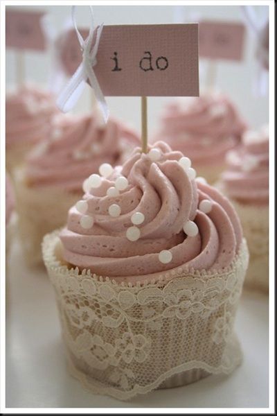 Mm Cupcakes, Cupcake Vintage, Cupcakes Vintage, Cupcake Rosa, Vintage Cupcakes, Lace Cupcakes, Bridal Shower Cupcakes, Torte Cupcake, Bachelorette Party Games