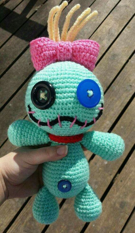 Crochet Patterns Characters, Silly Crochet, Crochet Stuffys, Gothic Crochet, ميدالية مفاتيح, Start Crocheting, Disney Crochet Patterns, Easy Crochet Animals, Animal Crochet