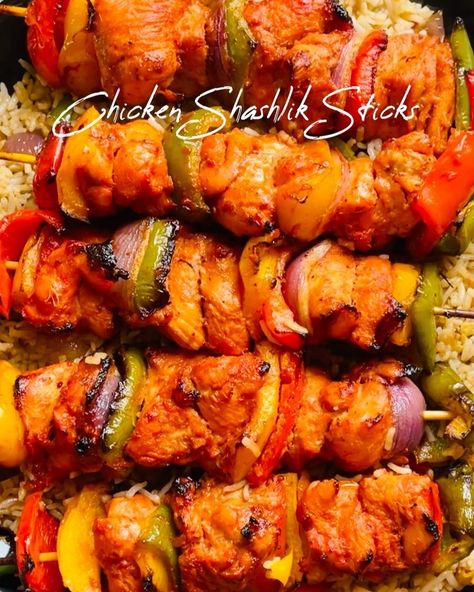 Chicken Shashlik Sticks Recipe https://resepmamiku.com/en/chicken-shashlik-sticks-bon_appetit_by_nadia Chicken Shashlik, Cajun Fries, Chicken On A Stick, Chicken Pieces, Refreshing Salad, Chicken Strips, Ziplock Bag, Chicken Chili, Juicy Chicken