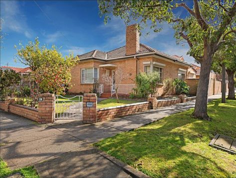 "Help! I have just bought a mid-century home, where to start?" - Secret Design Studio Cream Brick House Exterior, 1960s House Renovation, Yellow Brick Houses, 60s Home, 1960s House, Pool House Designs, Century 21 Real Estate, Brick Veneer, Brick Exterior House