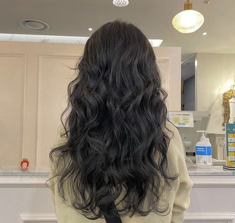 Korean Perm Women Long Hair, Korean Perm Women, Perm Hair Women, Korean Perm Long, Asian Perm Hair, Hair Perm Types, Wavy Perm Long Hair, Types Of Wavy Hair, Korean Perm Hair