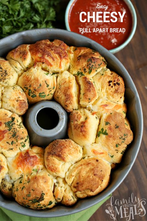 Cheesy Balls, Pull Apart Recipes, Pull Apart Cheese Bread, Garlic Monkey Bread, Cheese Pull Apart, Pull Apart Garlic Bread, Diy Bread, Cheesy Pull Apart Bread, Bread Pull Apart Recipes