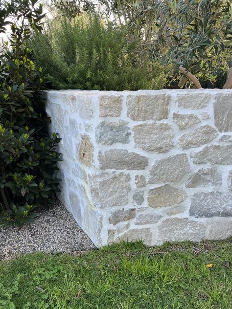 Terraced Stone Retaining Wall, Landscaping With Retaining Wall, Retaining Walls Backyard, Garden Rock Wall, Building A Stone Wall Garden, Farmhouse Retaining Wall, Backyard Stone Wall, Limestone Retaining Wall Ideas, Simple Backyard Design