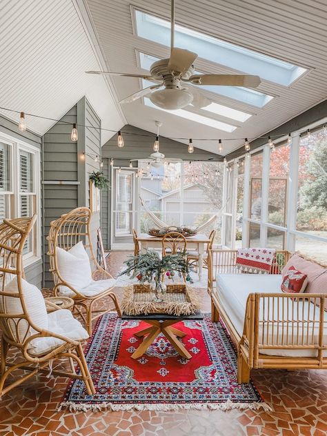 Small Sunroom Designs Cozy, Enclosed Porch, South Carolina Homes, Sunroom Decorating, Sunroom Designs, Florida Room, Screened In Porch, House Goals, Screened Porch