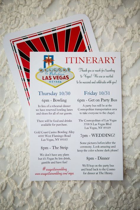 Playing card style invitations for this Vegas wedding included an itinerary of all weekend party events for the guests. Photo: @tayloredphoto Vegas Wedding Invitations, Vegas Wedding Favors, Vegas Themed Wedding, Vegas Party, Wedding Itinerary, Vegas Style, Free Your Mind, Wedding Favors Cheap, Weekend Party