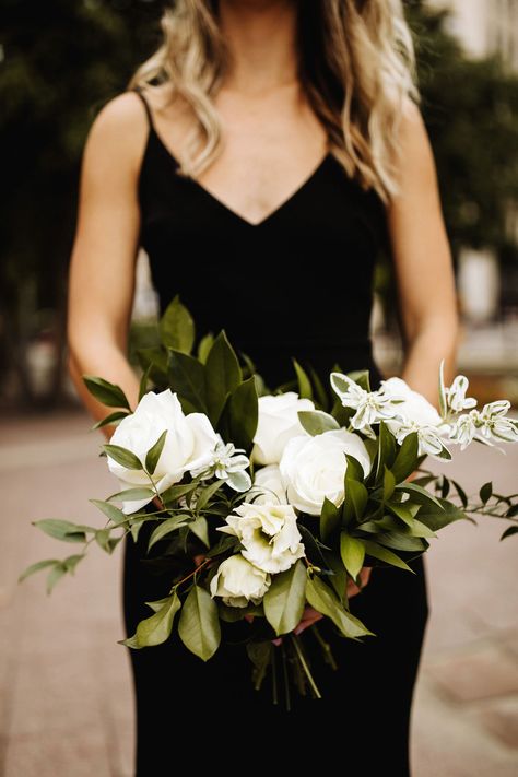 Bride Flower Bouquet Green, Green Black And White Bouquet, Black White And Greenery Wedding Flowers, Dark Green Bridesmaid Bouquet, Wedding Black White Green, Wedding Bouquets Dark Green, Black White Wedding Flowers, Black And Green Wedding Bouquet, Black White And Green Wedding Flowers