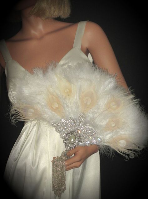 Peacock Feather Fan, Estilo Charleston, Peacock Fan, Bouquet Alternative, 1920s Party, Bridal Brooch Bouquet, Gatsby Theme, Great Gatsby Wedding, 1920s Wedding