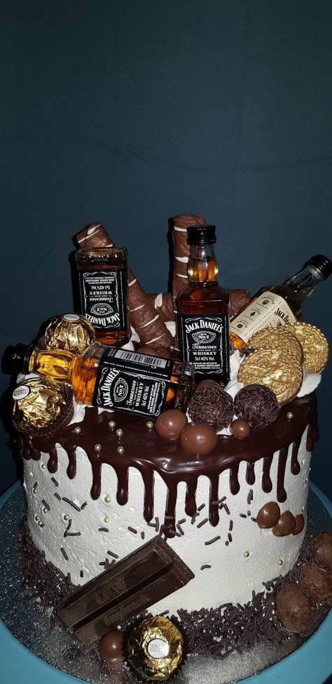 18th Birthday Cake Jack Daniels, Mens 21st Birthday Ideas Cake, Unique Cake For Boyfriend, 21st Birthday Cake Boyfriend, Jack Daniels Theme Cake, 21st Birthday Cakes For Boys, 18th Birthday Cake For Boyfriend, Jack Daniel Birthday Cake, 21 Birthday Cake For Men