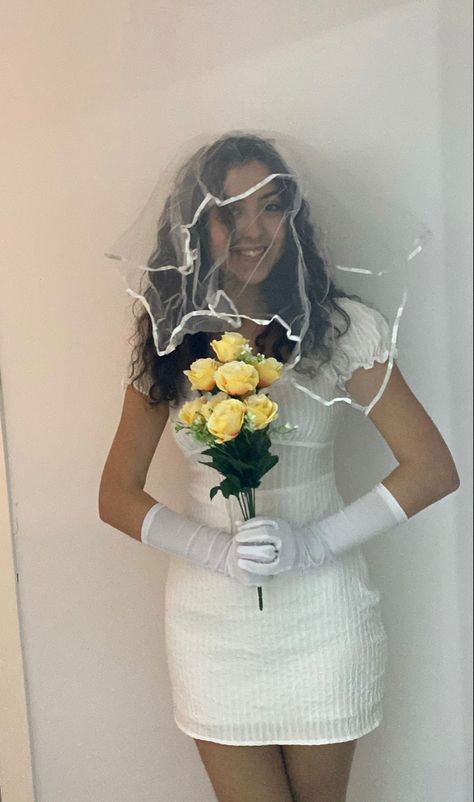 Costume inspiration bride novia disfraz Halloween Bride Costumes, Halloween 23, Simple Bride, Bride Costume, Runaway Bride, Costumes Ideas, Eras Tour, Marry Me, Halloween Costumes