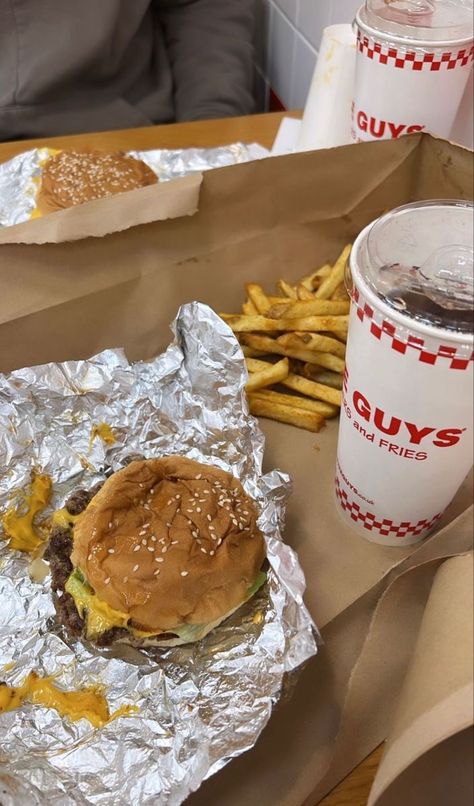 Five Guys Cajun Seasoning Recipe, Five Guys Milkshake, Five Guys Aesthetic, Five Guys Fries, Five Guys Burger Recipe, Guys Burgers Recipe, Guys Photoshoot, Cajun Fries Recipe, Five Guys Burger