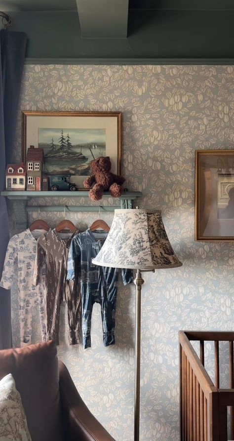 Classic Style Nursery, English Countryside Nursery, Old Money Nursery, Attic Nursery, Dark Green Nursery, Vintage Boy Nursery, Vintage Baby Boy Nursery, Vintage Toddler Rooms, Vintage Nursery Boy