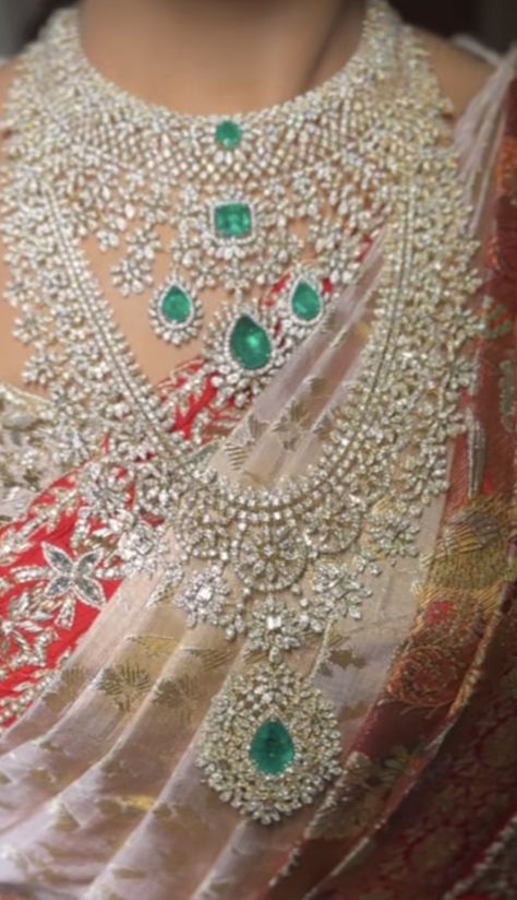 Jada Designs, Diamond Vaddanam, South Jewellery, Jadau Jwellery, Facebook Ideas, Diamond Jewlery, Diamond Necklace Wedding, Gold Earrings Indian, Jewelry Hacks