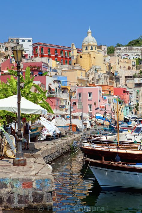 Bay Of Naples Italy, Italian Island Aesthetic, Naples Italy Photography, Napoli Italy Aesthetic, Gulf Aesthetic, Naples Italy Aesthetic, Naples Aesthetic, Naples Italy Travel, Almafi Coast Italy