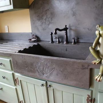 Concrete Farmhouse Sink, Concrete Kitchen Sink, Farmhouse Concrete Countertops, Concrete Countertop Ideas, Kitchen Sink Remodel, Garden Sink, Kitchen Remodel Countertops, Concrete Countertop, Concrete Countertops Kitchen