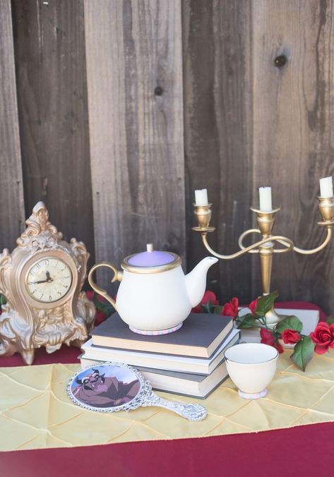 Beauty And The Beast Table Decor, Beauty And The Beast Birthday Party, Beauty And The Beast Bedroom, Princesa Disney Bella, Mrs Potts And Chip, Beauty And The Beast Birthday, Belle Birthday Party, Festival Table, Beauty And Beast Birthday