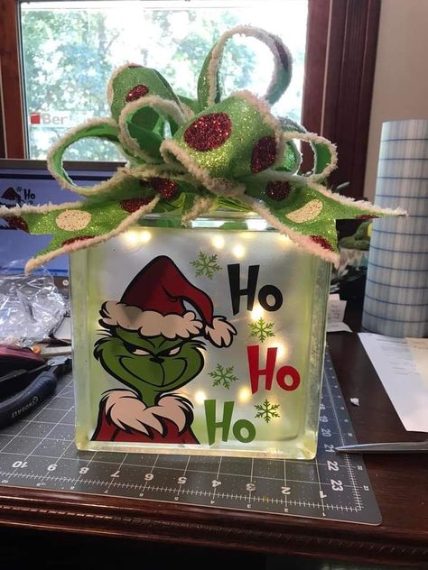 Christmas Stocking Stand, Christmas Glass Blocks, Grinch Crafts, Grinch Decorations, Glass Block Crafts, Grinch Christmas Party, Grinch Christmas Decorations, Christmas Hacks, Glass Block