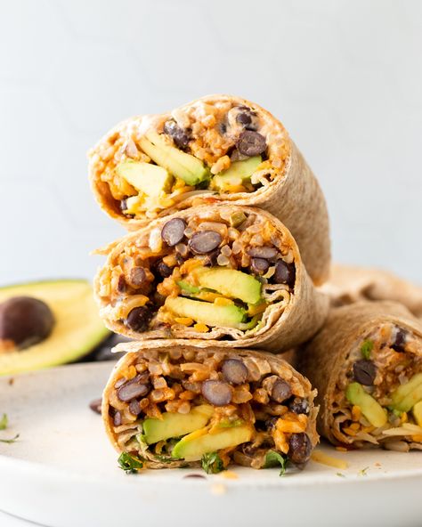 Burritos Photography, Burrito Recipe Vegetarian, Burrito Vegetarian, Vegetarian Burrito Recipe, Wednesday Meals, Vegetarian Burritos, Vegetarian Wrap, Vegetarian Freezer Meals, Vegetarian Wraps