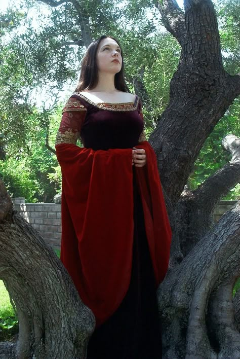 Lotr Dress, Arwen Cosplay, Arwen Lotr, Arwen Costume, Lotr Cosplay, Arwen Dress, Medieval Fantasy Clothing, Arwen Undomiel, Royalty Aesthetic