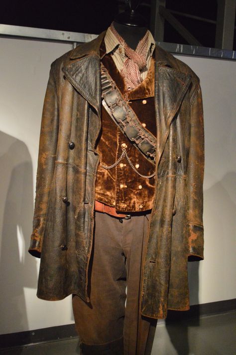 Costume of the War Doctor | Flickr - Photo Sharing! Steampunk Apocalypse, Doctor Who Costumes, Doctor Who Cosplay, John Hurt, Steampunk Party, Costume Inspirations, Doctor Outfit, Clothing Reference, Doctor Costume