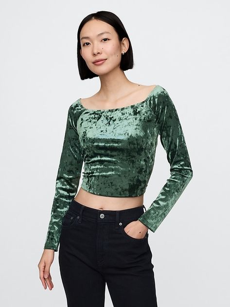 Cropped Velvet Off-Shoulder Top Textured Clothing, Essex Green, Wishlist 2024, Velvet Top, Birthday Wishlist, Fashion Baby, Off Shoulder Tops, Cropped Top, Baby Fashion