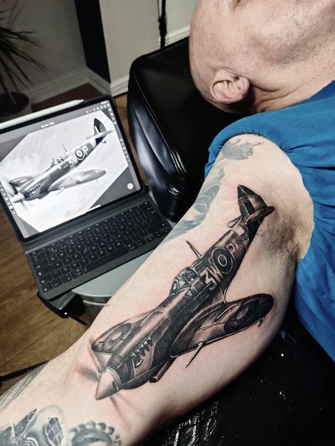 Black and grey Spitfire tattoo Warplane Tattoo, F16 Tattoo, Fighter Plane Tattoo, Ethan Tattoo, Spitfire Tattoo, Mustang Tattoo, Aviation Tattoo, Nova Tattoo, Pilot Tattoo