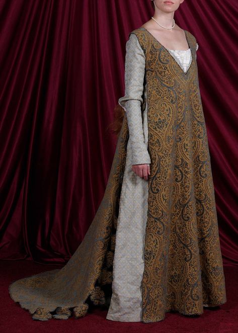 Costumes Faciles, Moda Medieval, Medieval Gown, Medieval Garb, Medieval Clothes, Italian Dress, Medieval Costume, Medieval Dress, Medieval Clothing