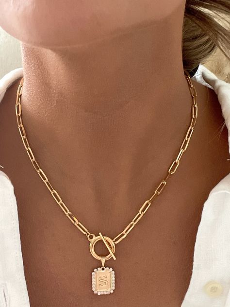 Pretty Ornaments, Chunky Gold Necklace, Dainty Necklace Gold, Small Pendant Necklace, Layer Necklaces, Gold Initial Pendant, High End Jewelry, Paperclip Necklace, Trending Necklaces