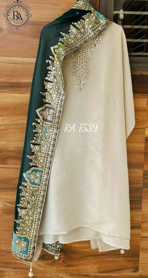 Walima Simple Dress, Embroidery Dress Designs Pakistani, Pakistani Fashion Party Wear Salwar Kameez, Bat Pakki Ideas, Pakistani Dupatta Style, Pakistani Bridal Dupatta, Fancy Dupatta Design, Dress Design Pakistani, Embroidery Dupatta