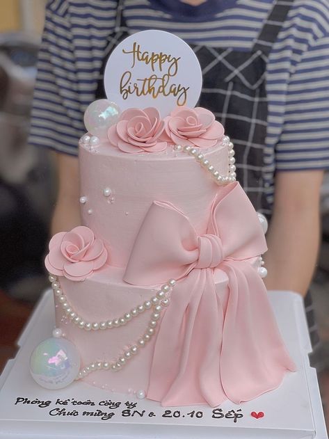 Pastel 2 Tier Cake, Coquette Cake 2 Tier, Two Tier 18th Birthday Cake, 18th Birthday Cake Two Tier, Cake 2 Tier Birthday, Cake Designs 2 Tier, 15th Birthday Cake Ideas, 2 Layer Cake Birthday Design, 2 Tier Cake Designs