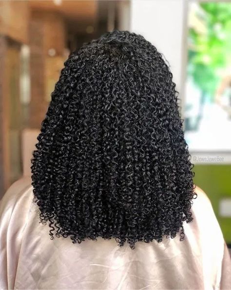 How To Moisturize Natural Hair ⋆ ToTheCurlMarket Low Porosity Natural Hair, Dry Natural Hair, Natural Hair Growth Remedies, Bantu Knot Out, Natural Hair Moisturizer, Natural Hair Growth Tips, Hair Remedies For Growth, 4c Natural, Pelo Afro