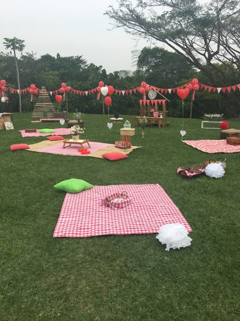 Kids Events Ideas, Circus Activities, 14th Birthday Party Ideas, Picnic Birthday Party, Happy Birthday Decor, Picnic Theme, Picnic Decorations, Picnic Birthday, Baby Learning Activities