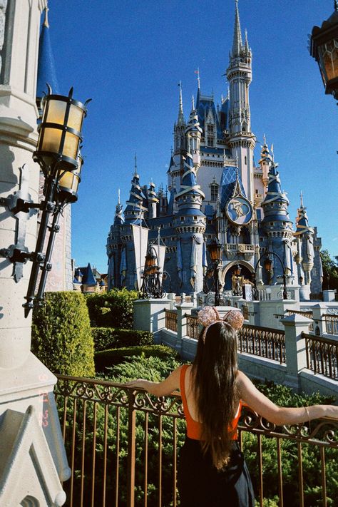 Disney photo, castle, Walt Disney World, Magic Kingdom Disney Magic Kingdom Picture Ideas, Travel Disney World, Disney California Photo Ideas, Magic Kingdom Castle Pictures, Disney Magic Kingdom Pictures, Photos To Take At Disney World, Disney Photo Ideas Magic Kingdom, Magic Kingdom Photo Spots, Pictures To Take At Disney World