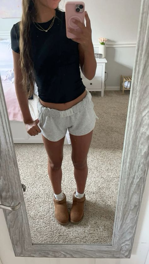 Winter Outfits Shorts, Mini Outfit, Leggings Outfits, Summer Ootd, Comfy Outfit, Casual Preppy Outfits, Outfit Inspo Casual, Trendy Outfits For Teens, Cute Lazy Day Outfits