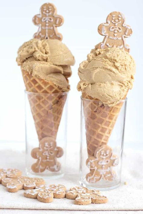 Gingerbread Ice Cream Christmas Ice Cream Recipes, Ice Cream Cookie Dough, Gingerbread Ice Cream, Holiday Ice Cream, Christmas Ice Cream, Gourmet Ice Cream, Soft Gingerbread Cookies, Ice Cream Maker Recipes, Yummy Ice Cream