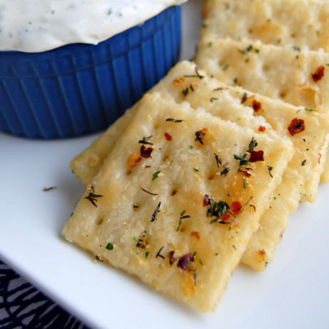 Ranch Crackers Recipe, Spicy Crackers Recipe, Saltine Cracker Recipes, Spicy Crackers, Ranch Crackers, Seasoned Crackers, Cracker Recipe, Snack Easy, Crackers Recipe