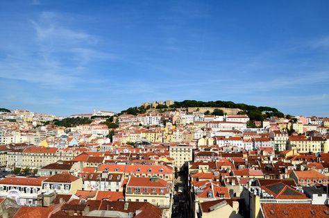 Learn more about the weather, what to pack, and events in Portugal in October including Lisbon, Porto, the Algarve, and the Douro Valley. Portugal In October, Douro Valley Portugal, October Weather, Backpacking Spain, Spain Itinerary, Spain Culture, Lisbon Travel, Event Guide, Douro Valley