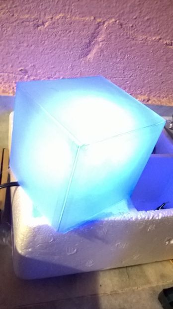 cheap and simple DIY The Tesseract-from The Avengers Tesseract Diy, Avenger Bedroom, Marvel Room Ideas, Marvel Room Decor, Diy Avengers, Avengers Crafts, Avengers Room Decor, Aaron Goodwin, Avengers Bedroom