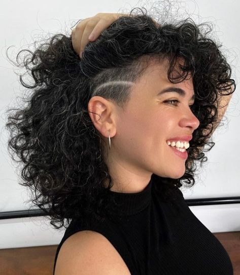 Side Undercut for Medium-Length Curls Curly Hair Shaved Side, Shaved Curly Hair, Undercut Curly Hair, Undercut Hairstyle, Undercut Hairstyles Women, Curly Undercut, Undercut Long Hair, Shaved Side Hairstyles, Side Hairstyles