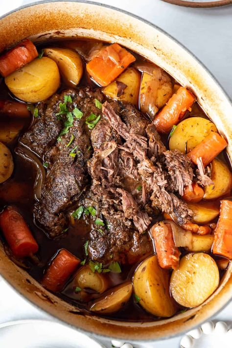 Nothing says comfort food more than our Sunday best Dutch Oven Pot Roast recipe. Mouthwatering bites of roast beef is braised in its rich juices until tender with earthy carrots, caramelized onions, and Yukon gold potatoes. This simple recipe is a timeless classic that is perfect for entertaining company or establishing a weekend tradition for your family. #potroast #yankee #Sunday #dutchoven #best #easy #slowcooker #dinner #chuckroast #beef #beefroast Roast Oven, Balsamic Pot Roast, Dutch Oven Pot Roast, Oven Pot Roast, Perfect Pot Roast, Classic Pot Roast, Roast Beef Sandwich, Beef Pot Roast, Hearty Dinner Recipes