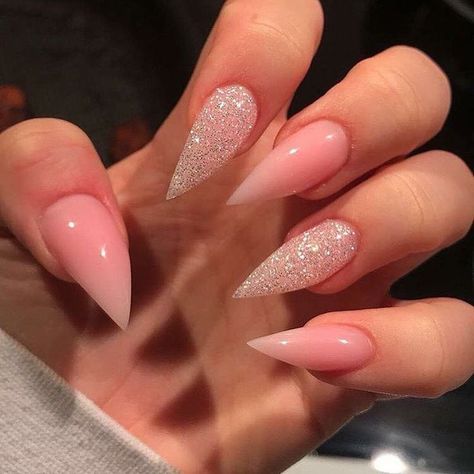 Med Length Stilleto Nails, Neutral Nail Designs Stilleto, Ombre Nail Designs Stilettos, Stilleto Ombre Nails, Small Stilleto Nails, Ombre Stilleto Nails, Stiletto Ombre Nails, Short Stelito Nails, Steletoes Nails