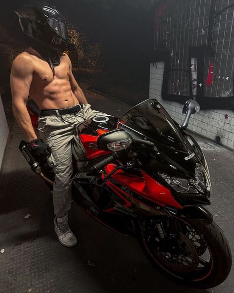 Biker Outfits Men, Biker Shirt Outfit, Hot Motorcycle Men, Dark Men Aesthetic, Hot Biker Men, Biker Outfit Men, Man On Motorcycle, Motorbike Men, Outfit Aesthetic Men