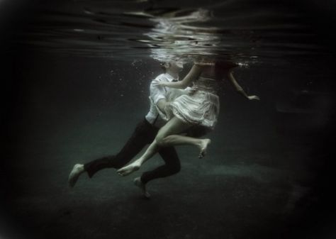 mara dyer pics Mara Dyer, Foto Gif, Slytherin Aesthetic, Under Water, Fantasy Aesthetic, Underwater Photography, Elba, Character Aesthetic, The Villain