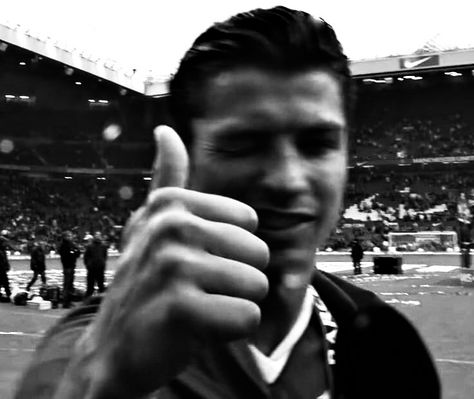 Cristiano Ronaldo Profile, Ronaldo Profile, Cr7 Photos, Batman Comic Wallpaper, Ronaldo Photos, Cr7 Wallpapers, Cristino Ronaldo, Vagabond Manga, Cr7 Ronaldo