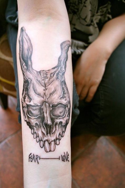 donnie darko Donny Darko, Donnie Darko Tattoo, Rabbit Tattoos, Donnie Darko, Tatuaje A Color, Badass Tattoos, Desenho Tattoo, Great Tattoos, Skin Art