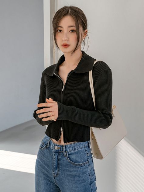 Black Cropped Cardigan Outfit, Crop Cardigan Outfit, Off The Shoulder Top Outfit, Black Cropped Cardigan, Trendy Outfit Inspo, Ribbed Jacket, Outfit Cardigan, Knitwear Outfit, Fashion 90s