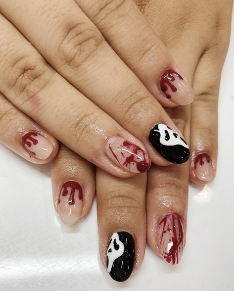 Matching Nails Halloween, Halloween Slasher Nails, Halloween Nails Natural Nail, Scream Nail Ideas, Ghostface Nail Art, Scream Short Nails, Men’s Halloween Nails, Short Scream Nails, Scream Themed Nails