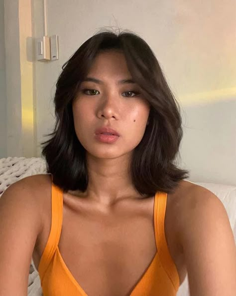 Asian Short Hair Curly, Short Hair Cuts Black Hair, Short Haircuts For Thick Wavy Hair Oval Face, Short Asian Hair Round Face, Short Hair For Asian Women, Short Haircuts Oval Face, Haircuts Latina, Bob Haircuts For Oval Face, Short Hair With Curtain Bangs Round Face